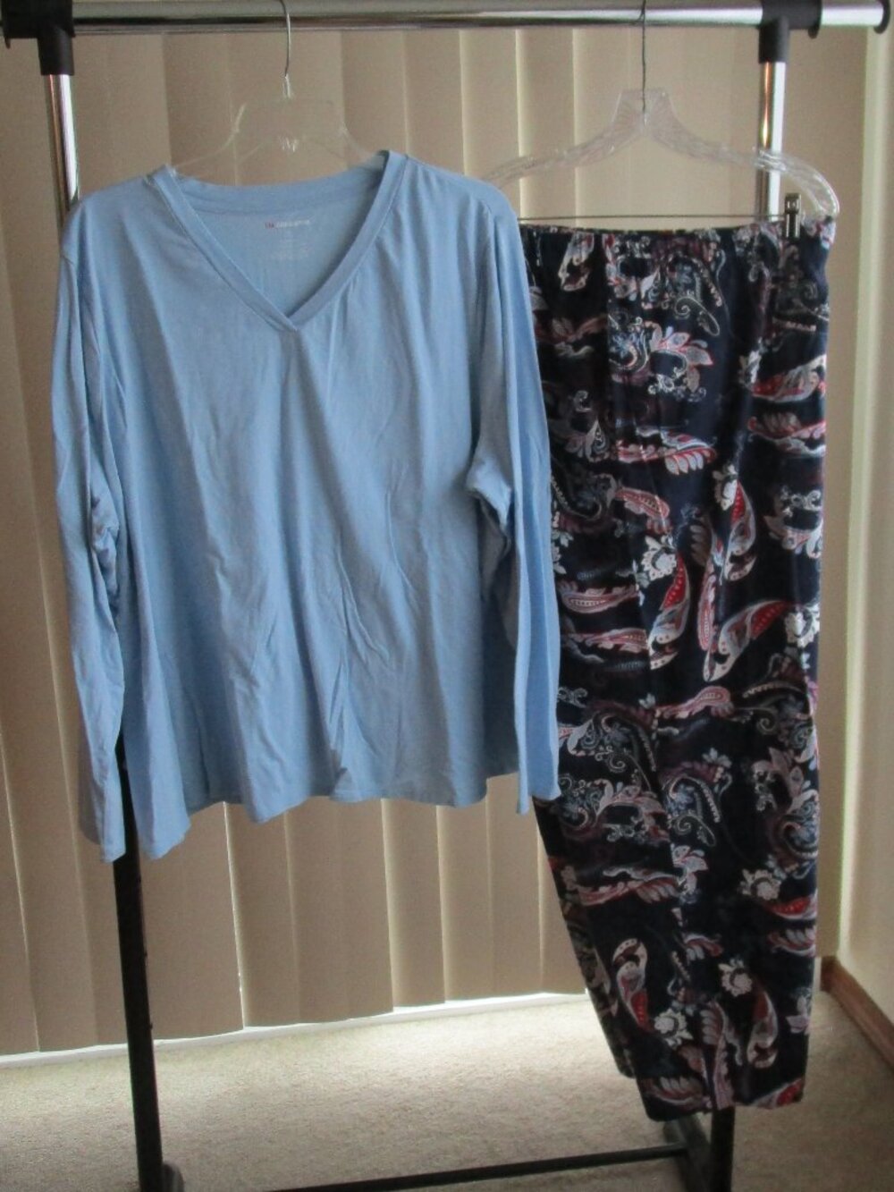 Liz Claiborne Pajamas woman 3X - blue/red floral print